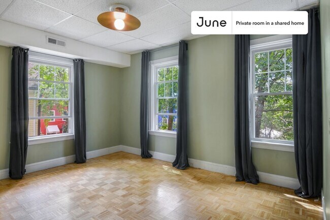 Building Photo - Private bedroom in 7 bed/2.5 bath Home