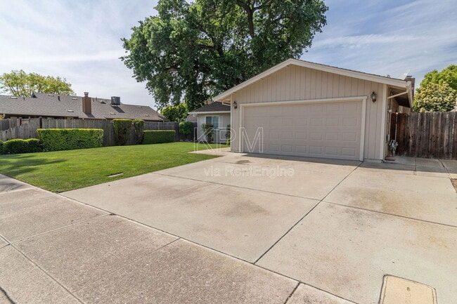 Building Photo - 9717 Treetop Dr