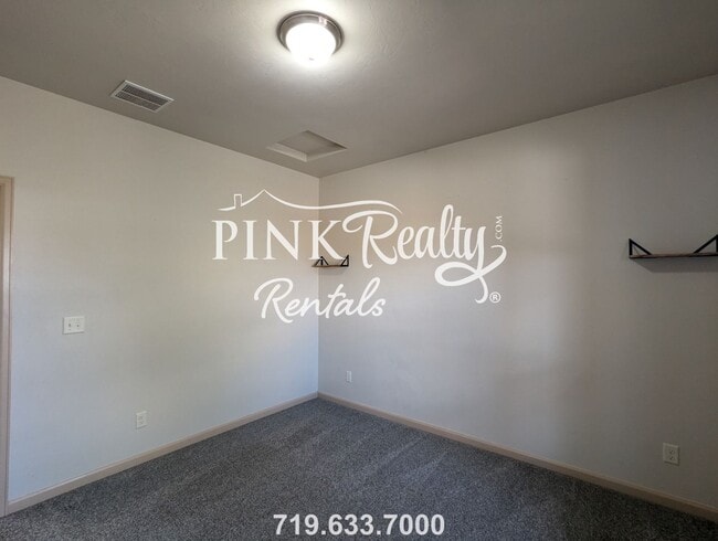 Building Photo - 1325 N Challenger Pl