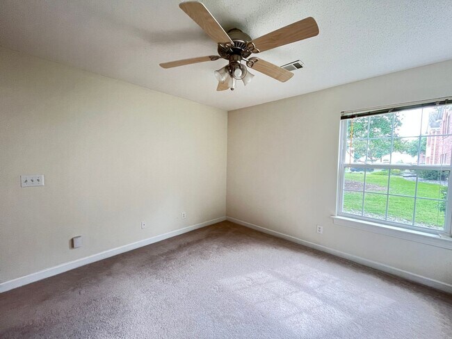 Building Photo - Ground Floor 3 Bedroom, 2 Bath Condo Available Now in Murrells Inlet!