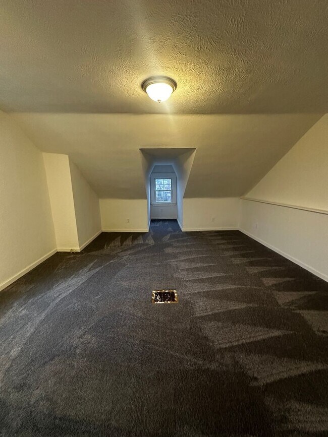 Building Photo - 117-119 Copperfield Ave