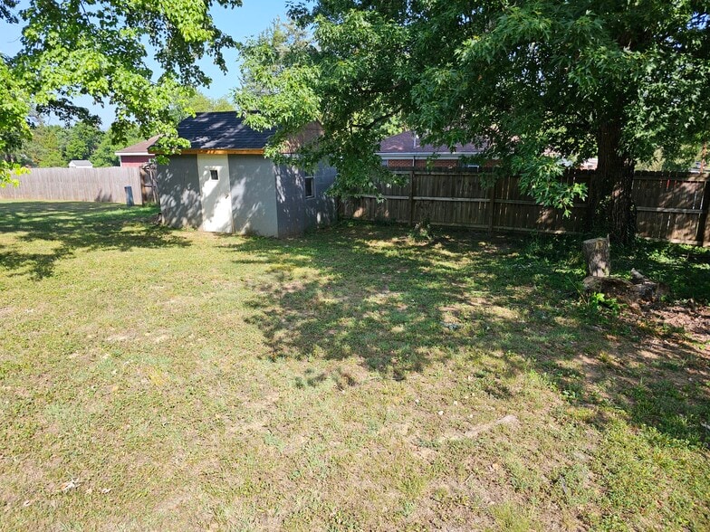Building Photo - 312 Grove Ave