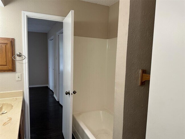 Building Photo - 8005 Rothington Rd