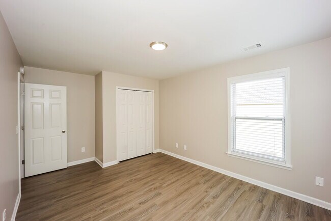 Building Photo - 10 Carlisle St