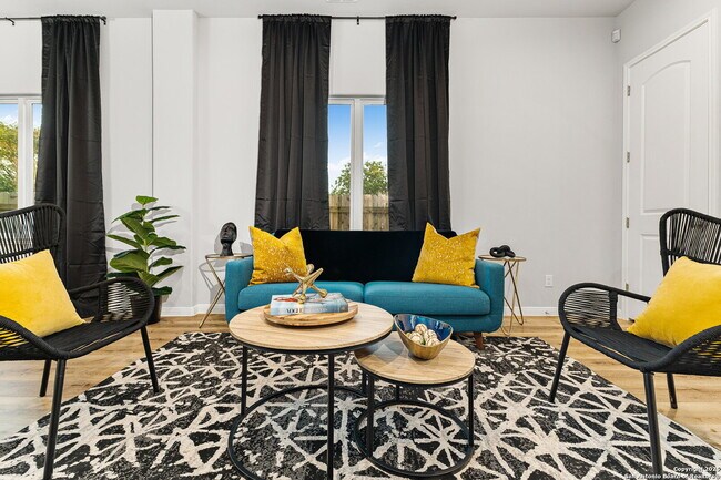 Building Photo - Charming 3-Bed Custom Luxury Rental with 2.5 Baths near Downtown San Antonio – 1668 Sq Ft of Comf...