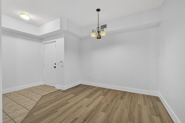 Building Photo - 340 Crestwood Cir