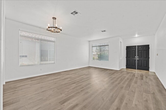 Building Photo - Desirable 4 Bedroom Home with Pool near Summerlin!