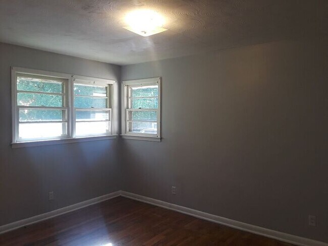 Building Photo - 4280 N Blackstock Rd