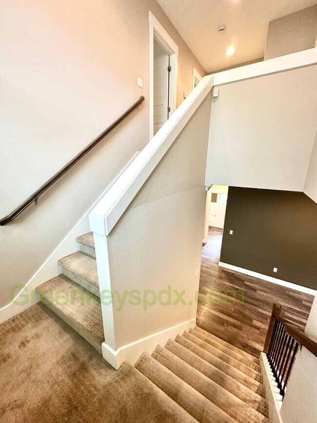 Building Photo - Beautiful Newer Built House in NE Portland