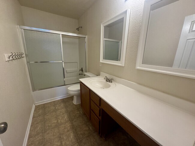 Building Photo - 8755 Sunview Park