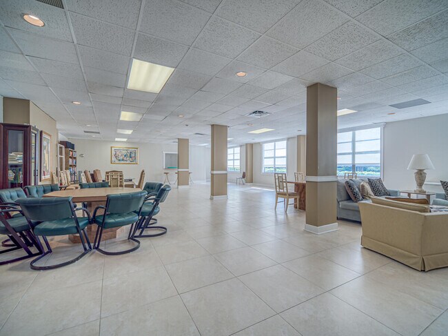 Building Photo - 2851 S Ocean Blvd