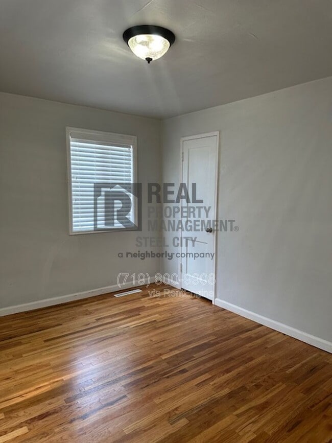 Building Photo - 2410 St Clair Ave.