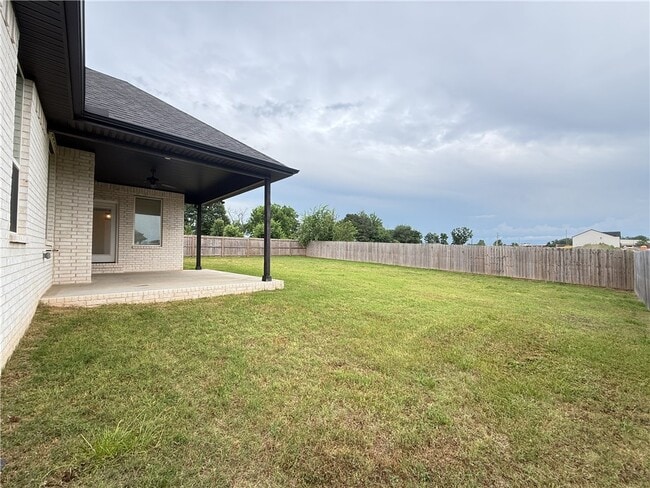 Building Photo - 805 Carlock Dr