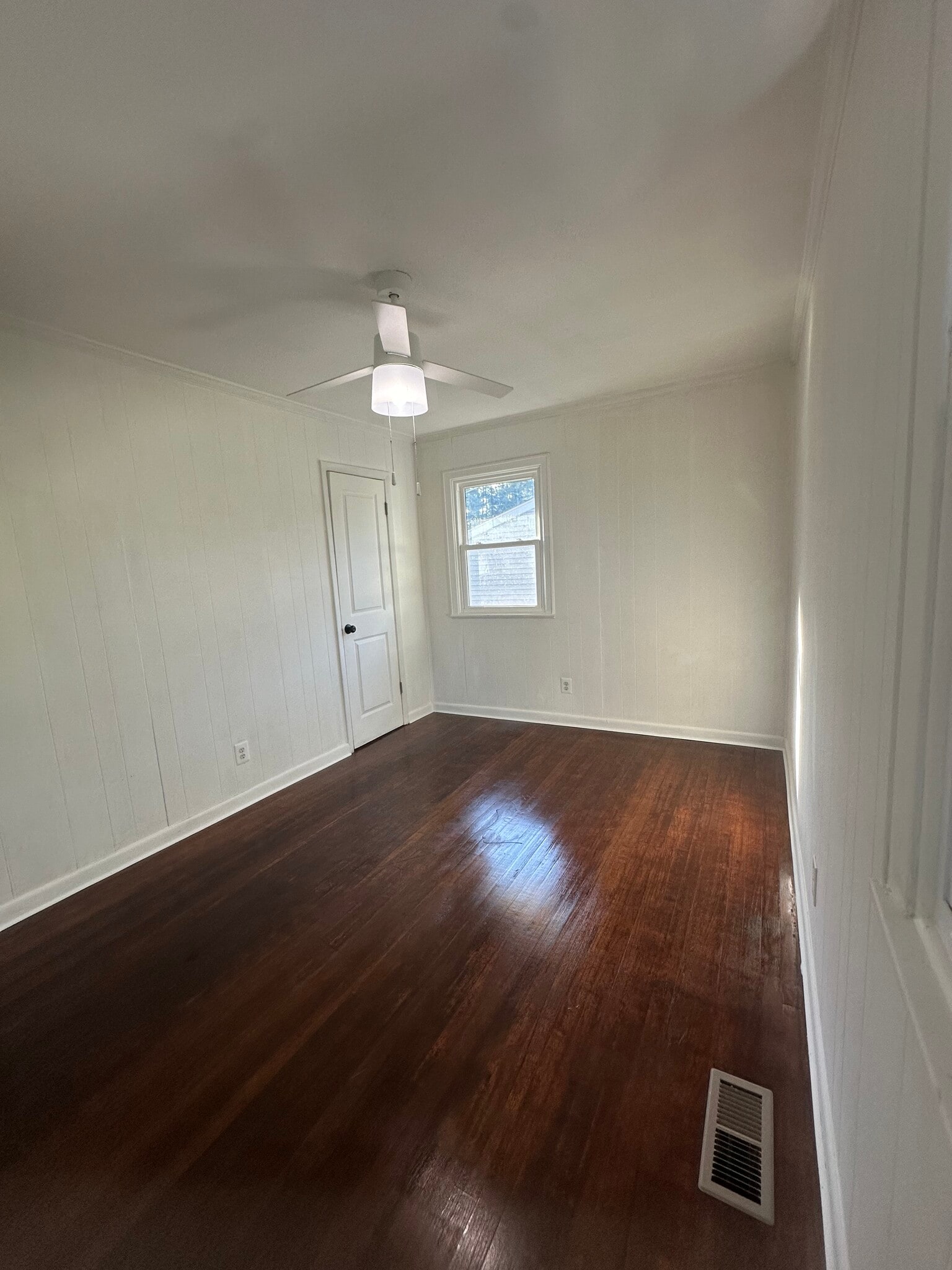 Building Photo - 914 Fleetwood Dr
