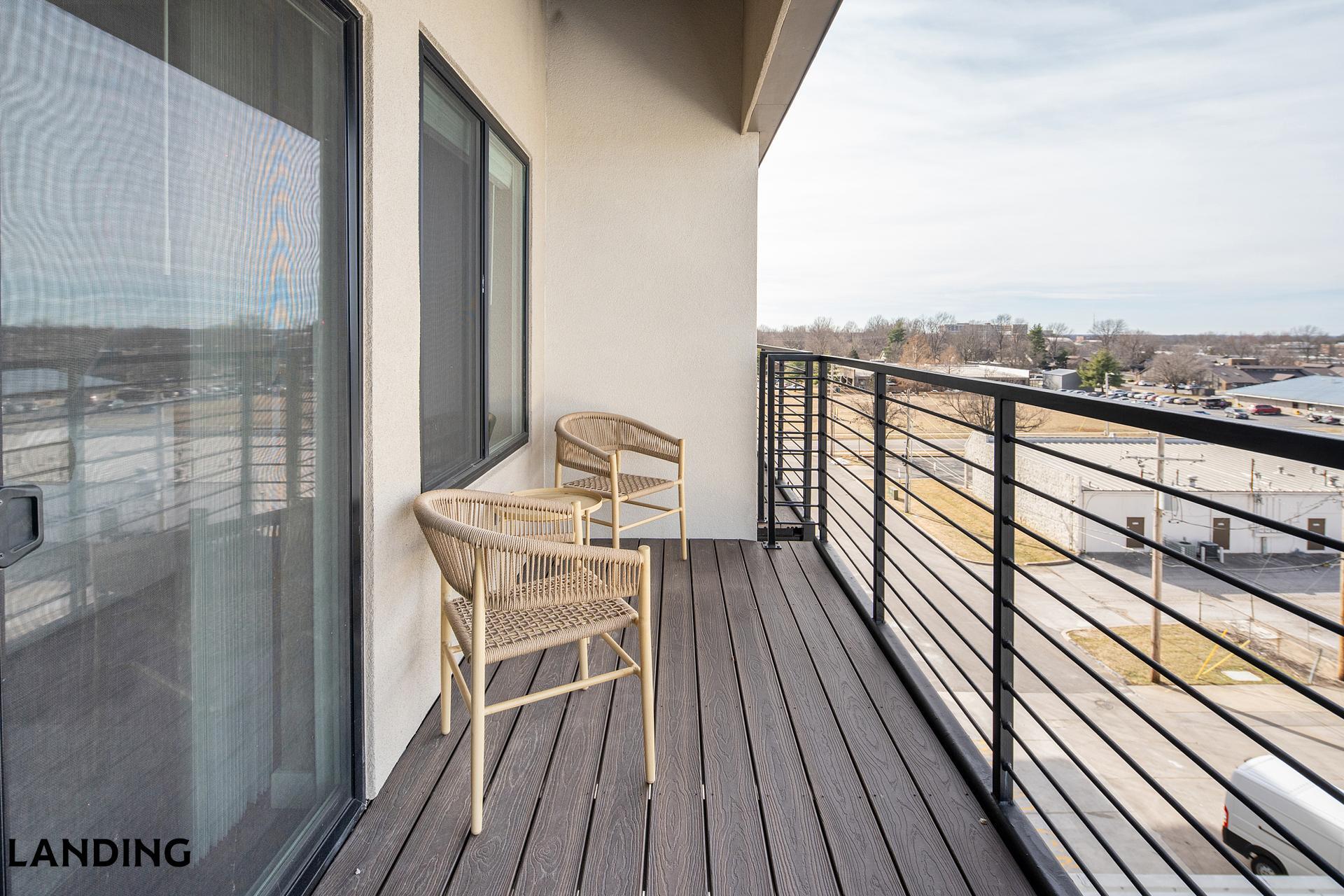 Building Photo - 1364 E Battlefield Rd