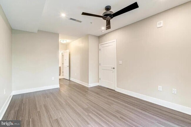 Building Photo - 145 Riverhaven Dr