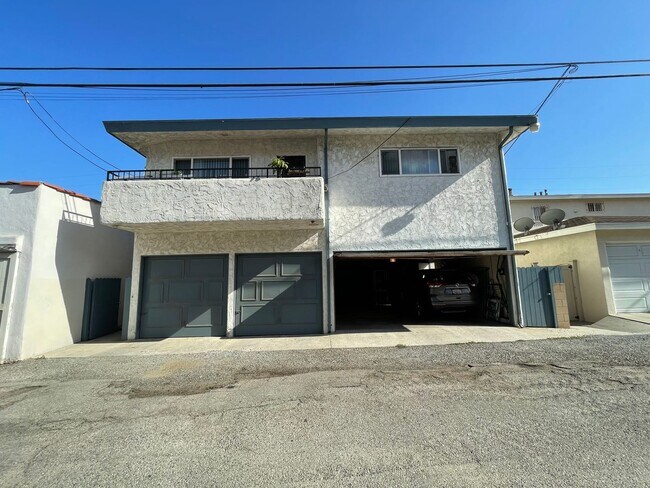 Building Photo - 2211 S Grand Ave