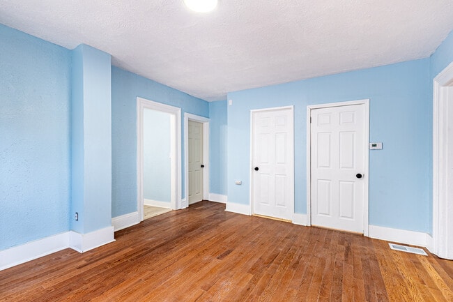 Building Photo - 83 Ridgeway Ave