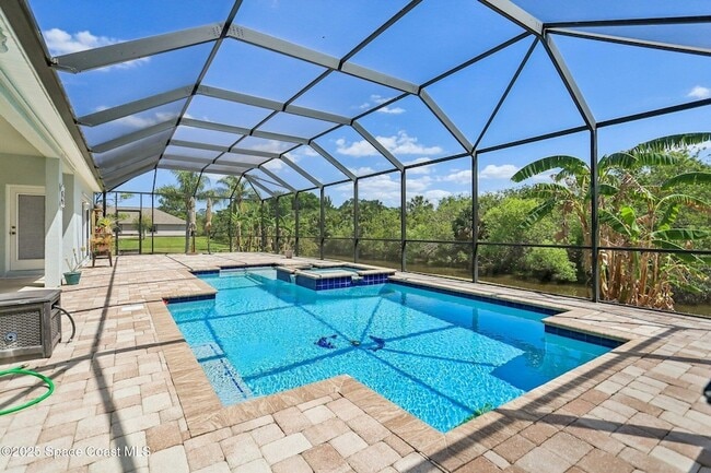 Building Photo - 929 Hialeah St