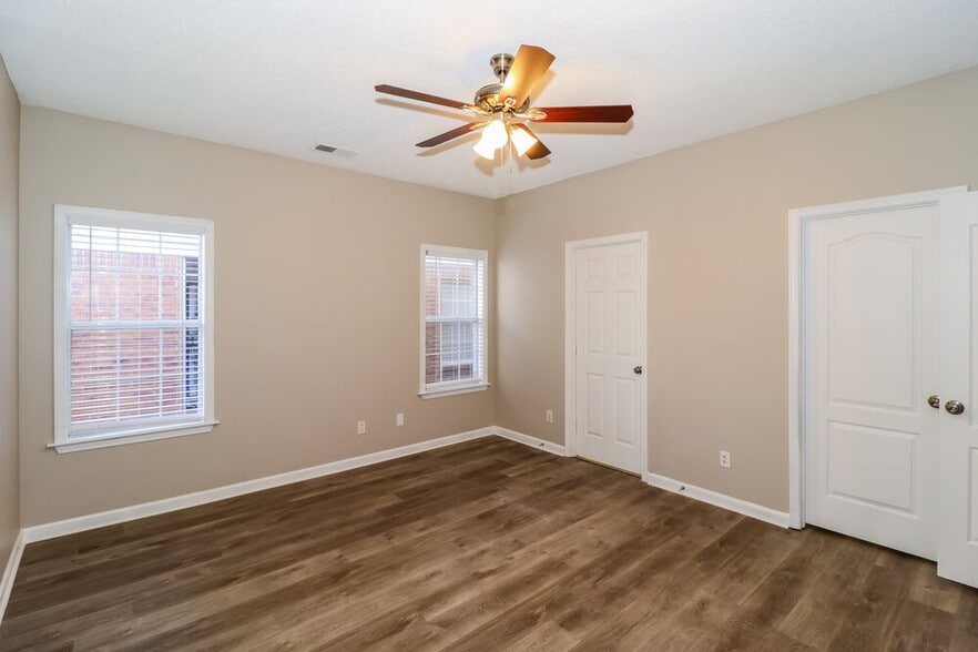 Building Photo - 9146 Cinderhill Cove E