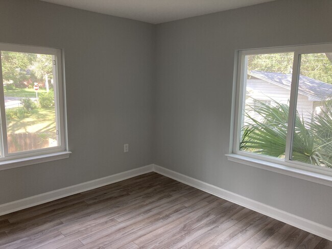 Building Photo - 719 Cypress Dr