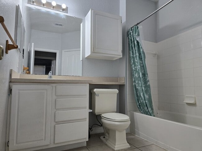 Building Photo - Great 2 Bed 1 Bath Ground floor condo in Legacy Dunes Kissimmee, FL $1599