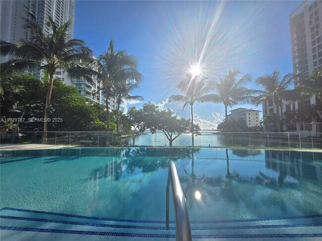 Building Photo - 460 NE 28th St