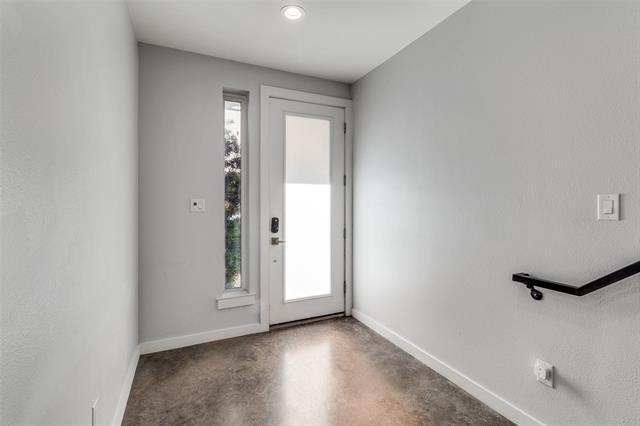 Building Photo - 4977 Zuma Ct