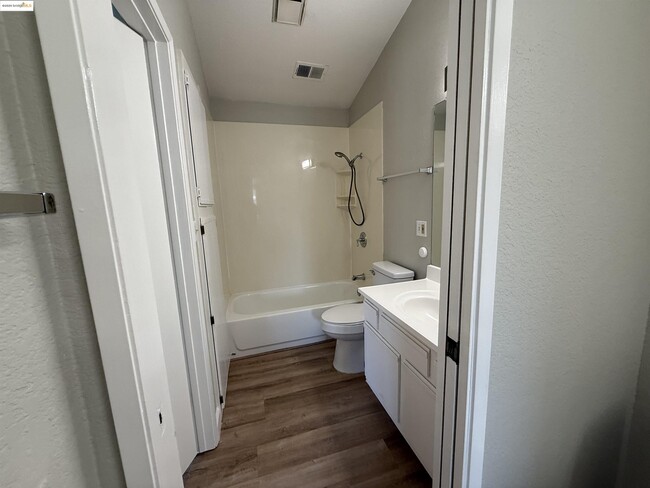 Building Photo - 916 Villa Terrace
