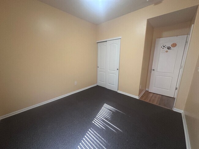 Building Photo - Bannon Crossings 3-bed, 2-bath Ranch