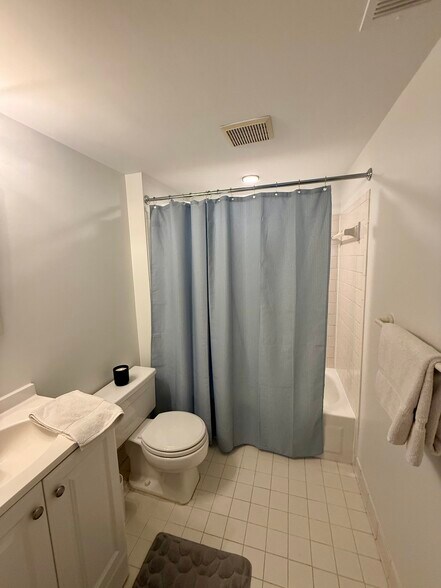Guest bathroom - 1 Mullingar Ct