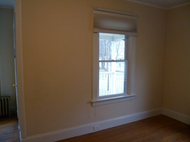 Building Photo - 129 Grandview St