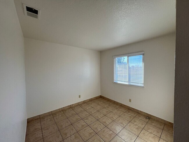 Building Photo - Two-bedroom upstairs apartment in Riverbank!