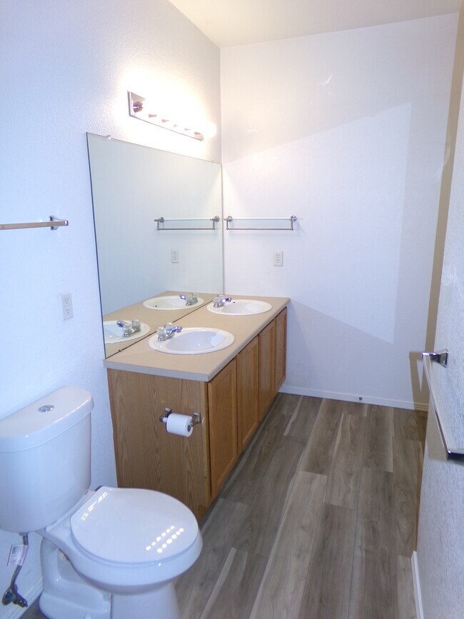 Building Photo - 3002 W Elizabeth St