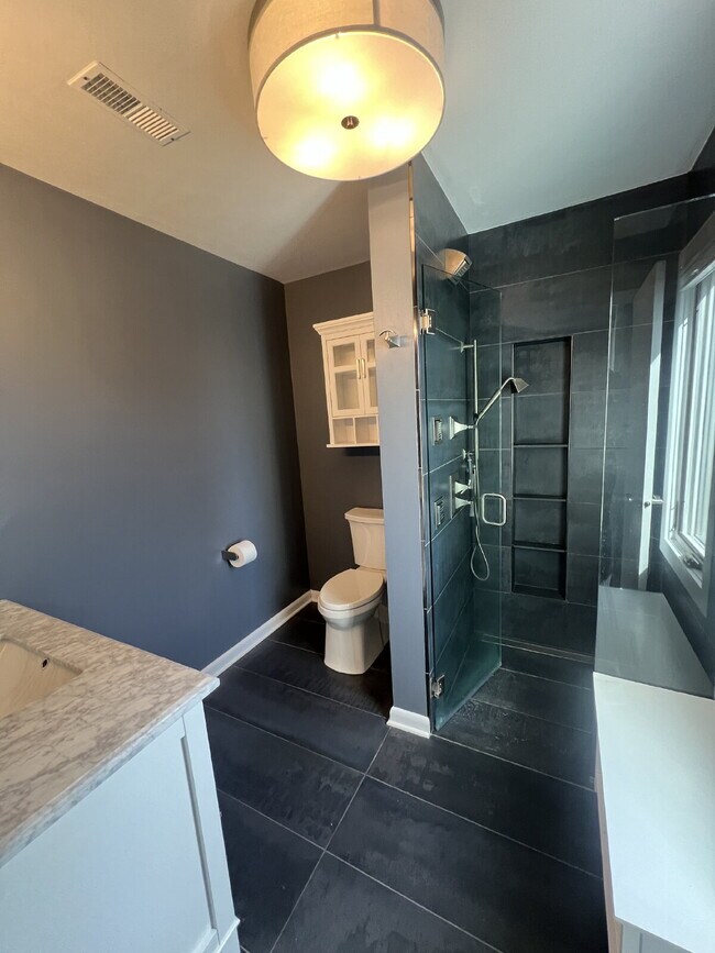 Building Photo - 2 Bedroom / 2 Bath Condo with 1,200 Square Feet, Luxury Finishes, and Great Amenities!