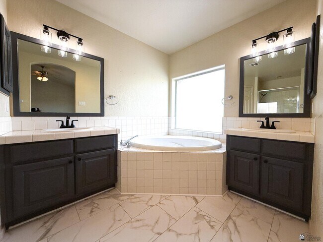 Building Photo - 3590 W 27th Pl