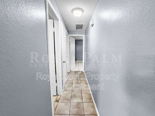 Building Photo - 6617 Warwick Cir