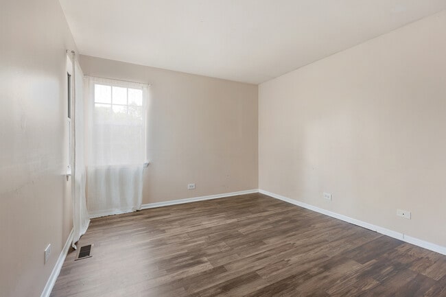 Building Photo - 1175 Regency Dr