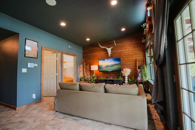 Primary Photo - 371 Cloud Top