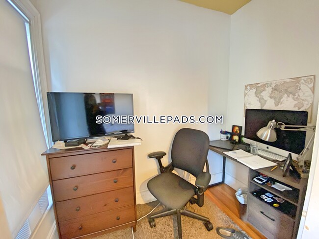 Building Photo - 76 Curtis St