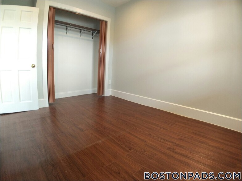 Building Photo - 44 Fenton St