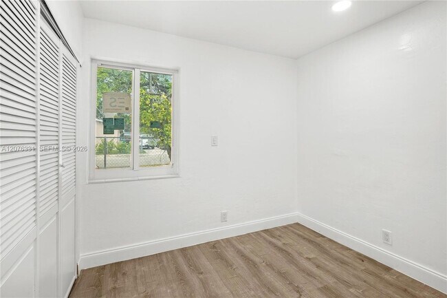 Building Photo - 1701 NW 19th Ave