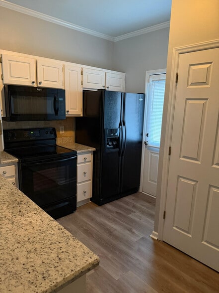 Building Photo - 19 Cheltenham Dr