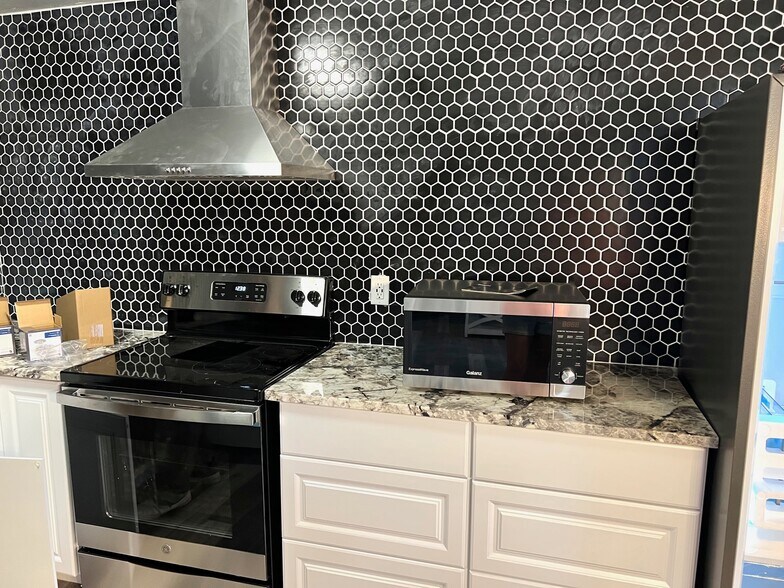 Building Photo - 21 Woodmere Ct