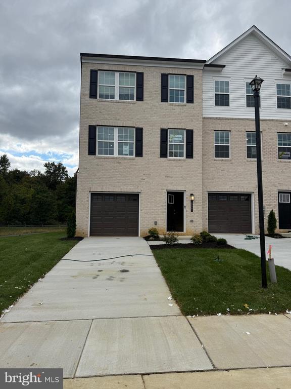 Building Photo - 16661 Green Glade Dr