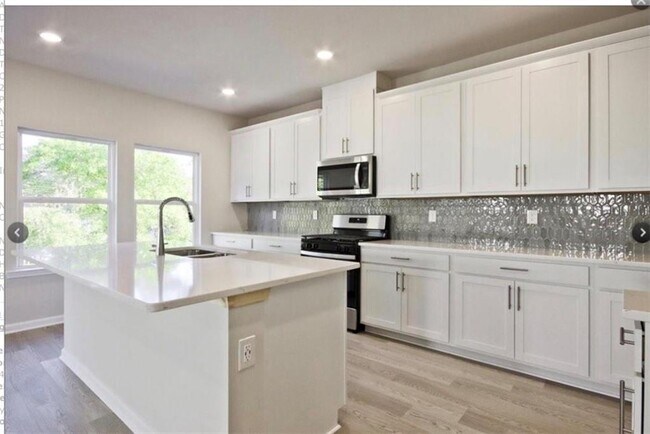 Building Photo - 1208 High Fls Ln