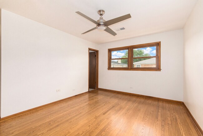 Building Photo - 8440 W Windsor Ave