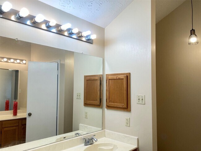 Building Photo - 12319 Fern Meadow Dr