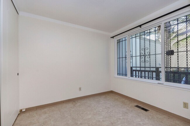 Building Photo - 1645 15th Ave