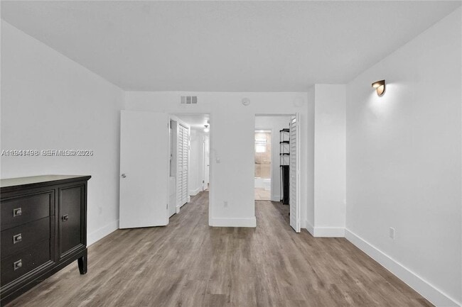 Building Photo - 9371 Fontainebleau Blvd